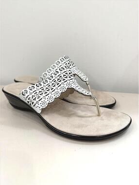 Onex White Laser Cut Thong Sandals size 9